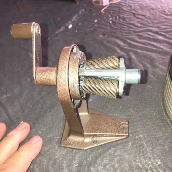 Chicago APSCO Pencil Sharpener - Beige and Bronze - Picture 4 of 9